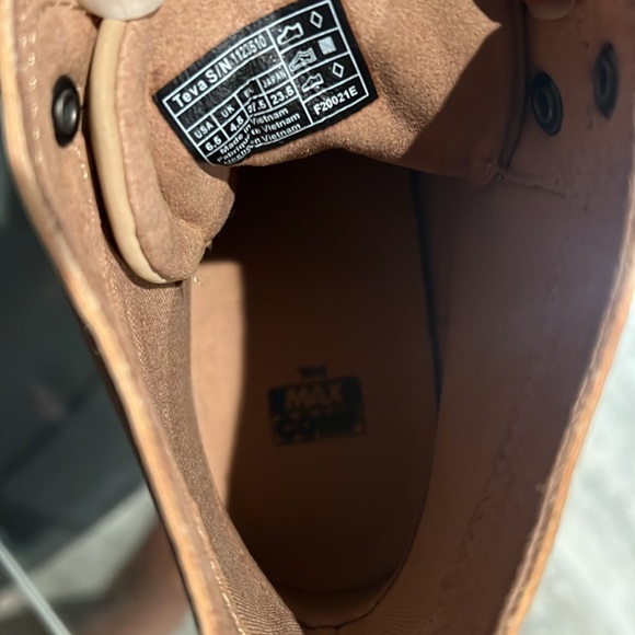 NEW Teva Midform Boots in Sand Dune, Size 6.5 New w/o Box - Picture 9 of 11